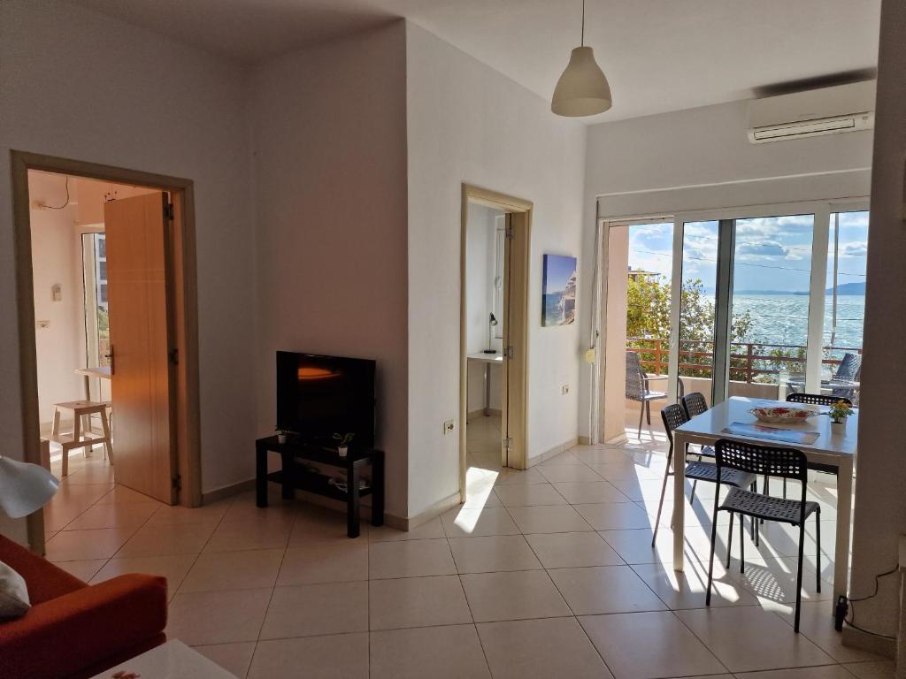 Orange Corner Apartment - Image 1
