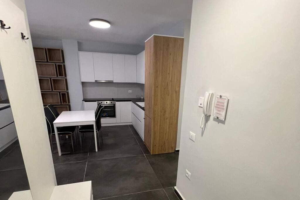 5th Floor Apartment Sea View Qerret