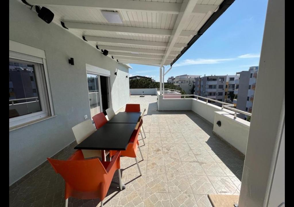 Deluxe 2 Bedroom Penthouse Golem – Mali i Robit - Image 1